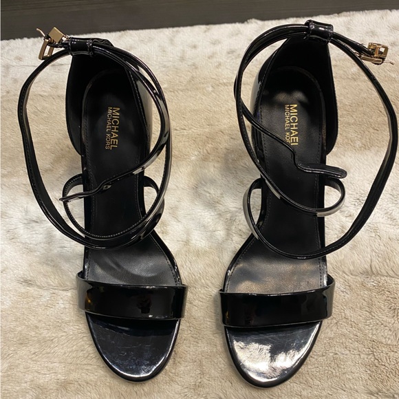 NEW💕MICHAEL KORS Astrid Sandal in Black Size 9 - Picture 9 of 13